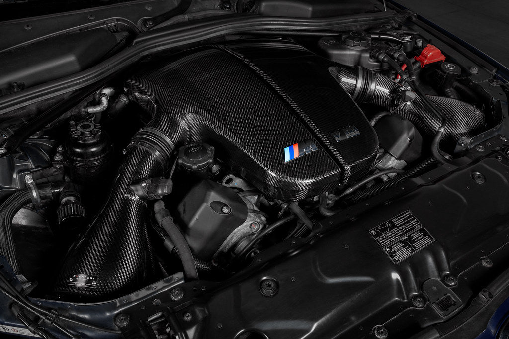 Eventuri carbon intake in the S85 V10 engine bay